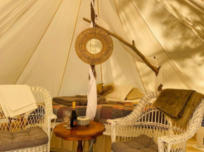 tent romantica a b&b in a luxury glamping style